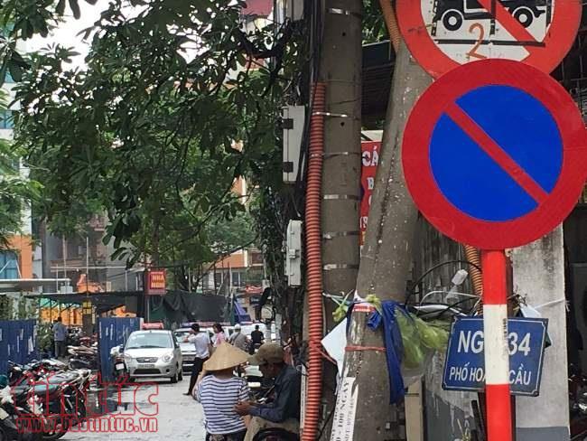 Tái lấn chiếm lòng đường ngõ 34 Hoàng Cầu (Hà Nội) ảnh 1